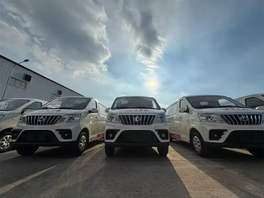 RA MẮT TERA-V8 - MẪU XE TẢI VAN HOÀN HẢO